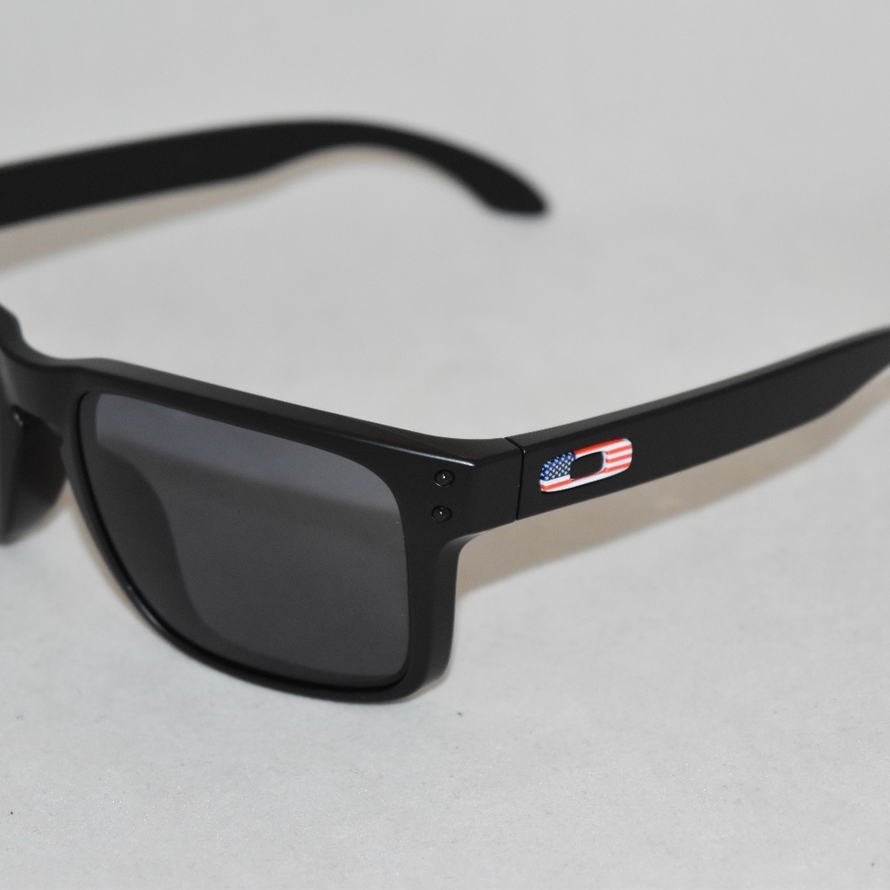 New Oakley Holbrook sunglasses OO9102-E655